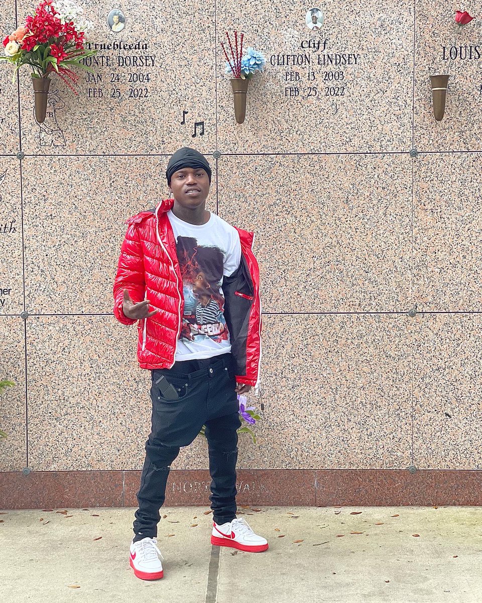 takeyolick's tweet photo. REST IN PEACE TO A YUNG LEGEND 🩸 #longlivemybleedas https://t.co/zn8GHkJ2Ua