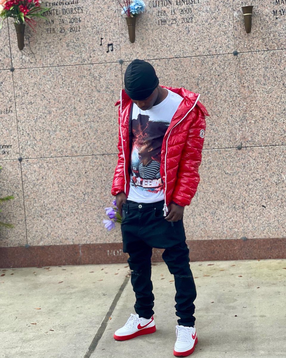 takeyolick's tweet photo. REST IN PEACE TO A YUNG LEGEND 🩸 #longlivemybleedas https://t.co/zn8GHkJ2Ua