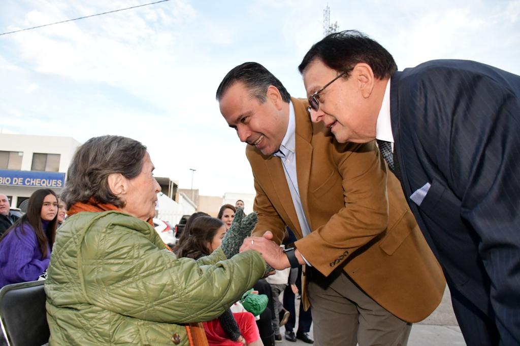 bujia_la's tweet photo. #Merecidisimo
GRAN RECONOCIMIENTO!
*Devela @tonoastiazaran placa de Ana Luisa Martínez de Rodríguez en puente peatonal de Luis Encinas*
A propuesta del Club Rotario de Hermosillo, llevara su nombre el puente peatonal del bulevar Luis Encinas Johnson y Américas. @HermosilloGob https://t.co/fS8ggrHlC2