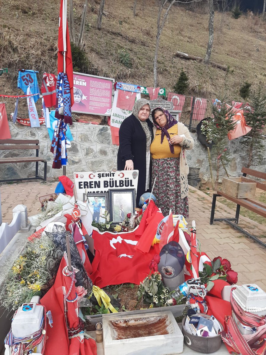sabire_aydin's tweet photo. Şehit Evladımız Eren Bülbül’ün kabrini ziyaret ettim. Ayşe annemize Diyarbakır anne ve babalarının selamlarını ilettim. 

Şehitlerimize yüce Allah’tan rahmet diliyorum. Rabbim birlik ve beraberliğimizi bozmak isteyenlere fırsat vermesin 🇹🇷
@RTErdogan @EmineErdogan @suleymansoylu https://t.co/6kUxm5gFuH