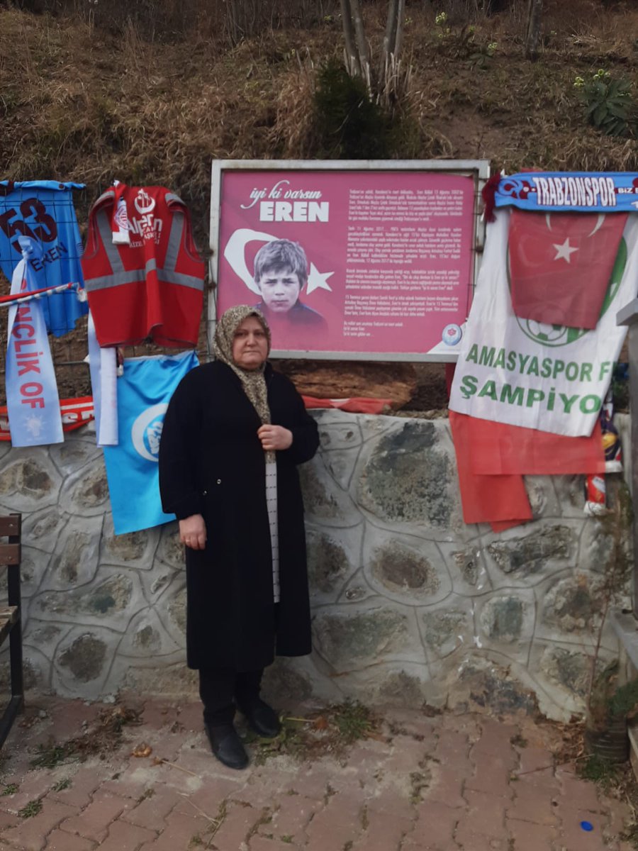 sabire_aydin's tweet photo. Şehit Evladımız Eren Bülbül’ün kabrini ziyaret ettim. Ayşe annemize Diyarbakır anne ve babalarının selamlarını ilettim. 

Şehitlerimize yüce Allah’tan rahmet diliyorum. Rabbim birlik ve beraberliğimizi bozmak isteyenlere fırsat vermesin 🇹🇷
@RTErdogan @EmineErdogan @suleymansoylu https://t.co/6kUxm5gFuH