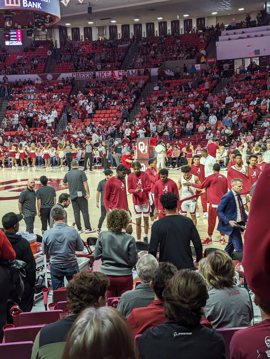 tallredrob's tweet photo. We in here! #RollTide https://t.co/im5nHcIsxp