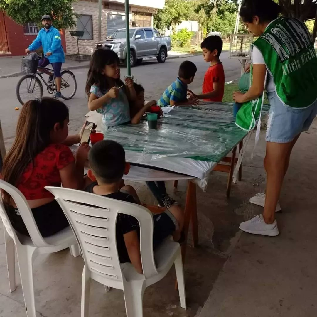 LOLOVELEZ's tweet photo. Meriendas,  calores y mucho compañerismo!!!
#lealtad https://t.co/RkytkqA3KN
