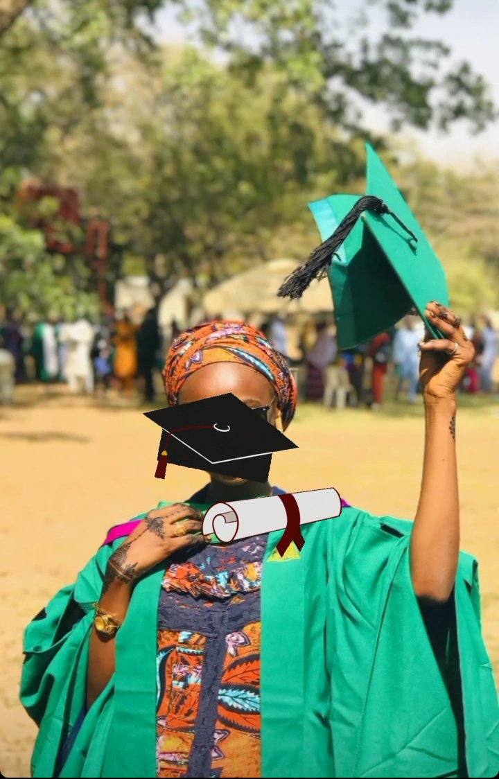 Fadhimaatou's tweet photo. 👩‍🎓 https://t.co/EF4iLWhtoq