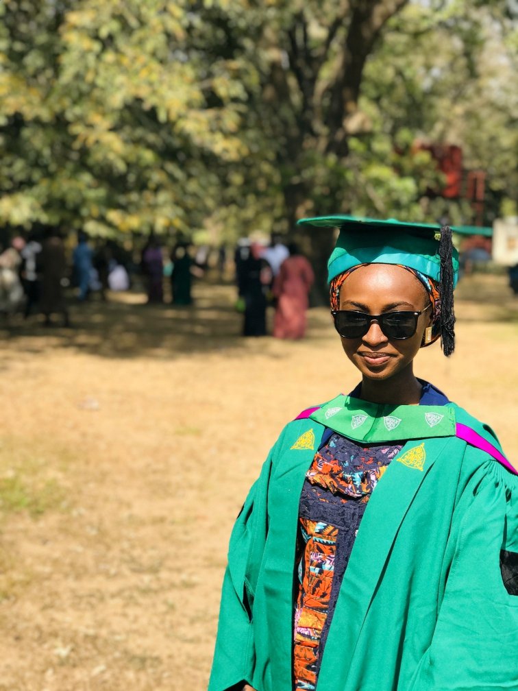 Fadhimaatou's tweet photo. 👩‍🎓 https://t.co/EF4iLWhtoq