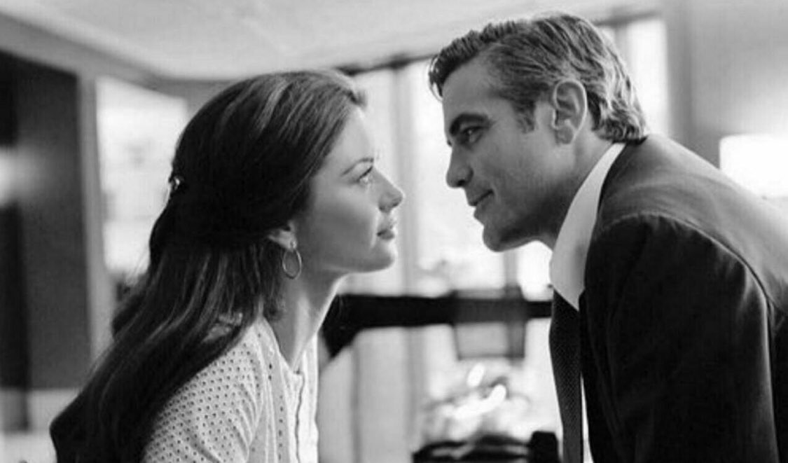 لن يفك قلبك
يوما تعاويذ سحري
فطلاسمه خفقات
ممزوجة بلهفات
خطت بنبضات
نقشت على صفحات
ثم وشمت على قلبك
فامتزجت بثناياه
استوطنت الطيات
#موطن_الحرف