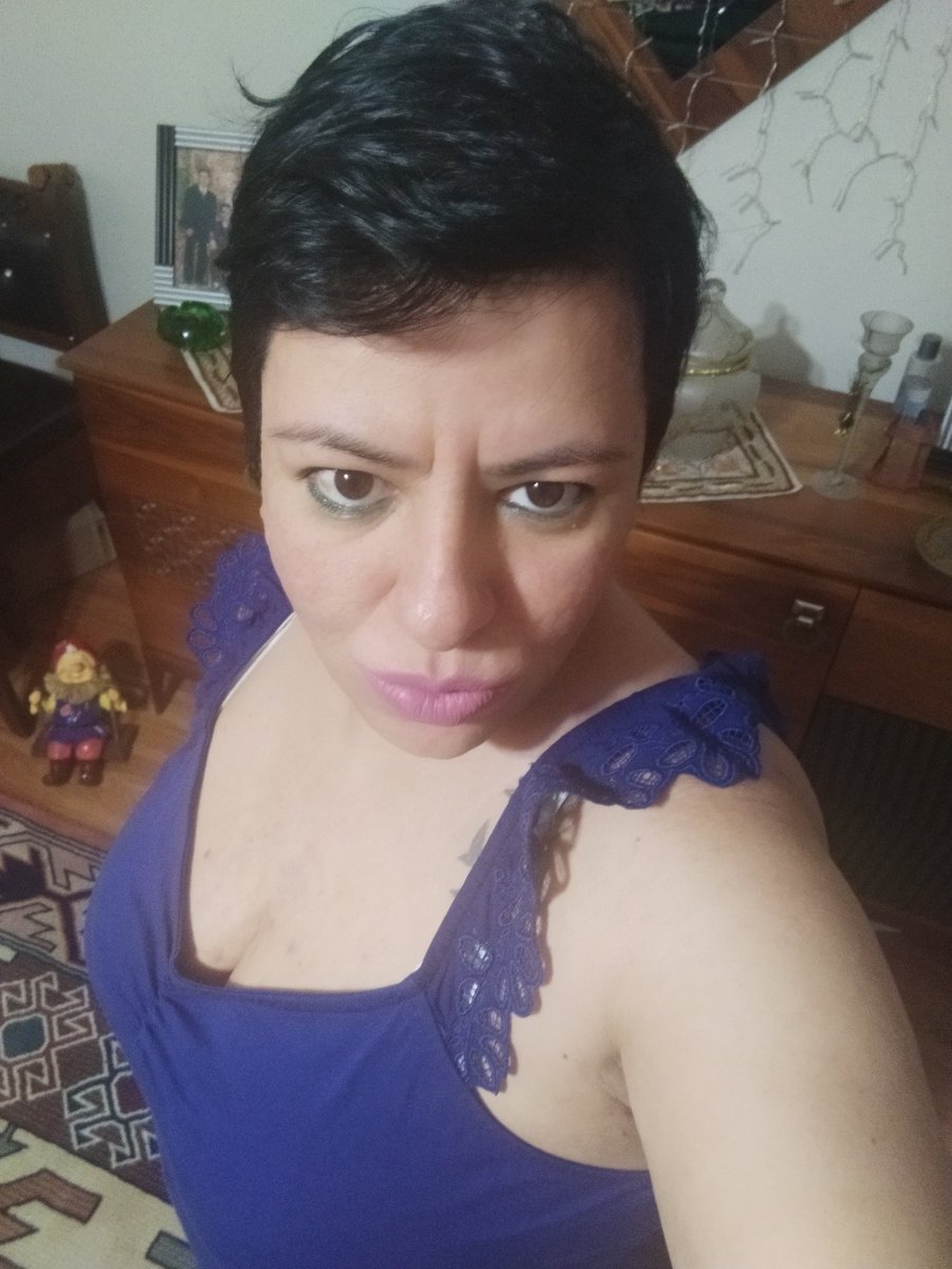 Oturdum Bir Köşeye 
40 Yaşın
      Bana Vereceği 
 Paketlenmiş 🎁Hediyesini 
      Bekliyorum...!