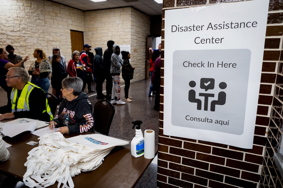 PasadenaFireTX's tweet photo. ⚠️Joint Disaster Activity Recovery Center⚠️
The City of Pasadena Office of Emergency Management has opened the Joint Disaster Assistance Recovery Center (DARC) at the Pasadena Convention Center. THREAD https://t.co/yn4MRBuuc6