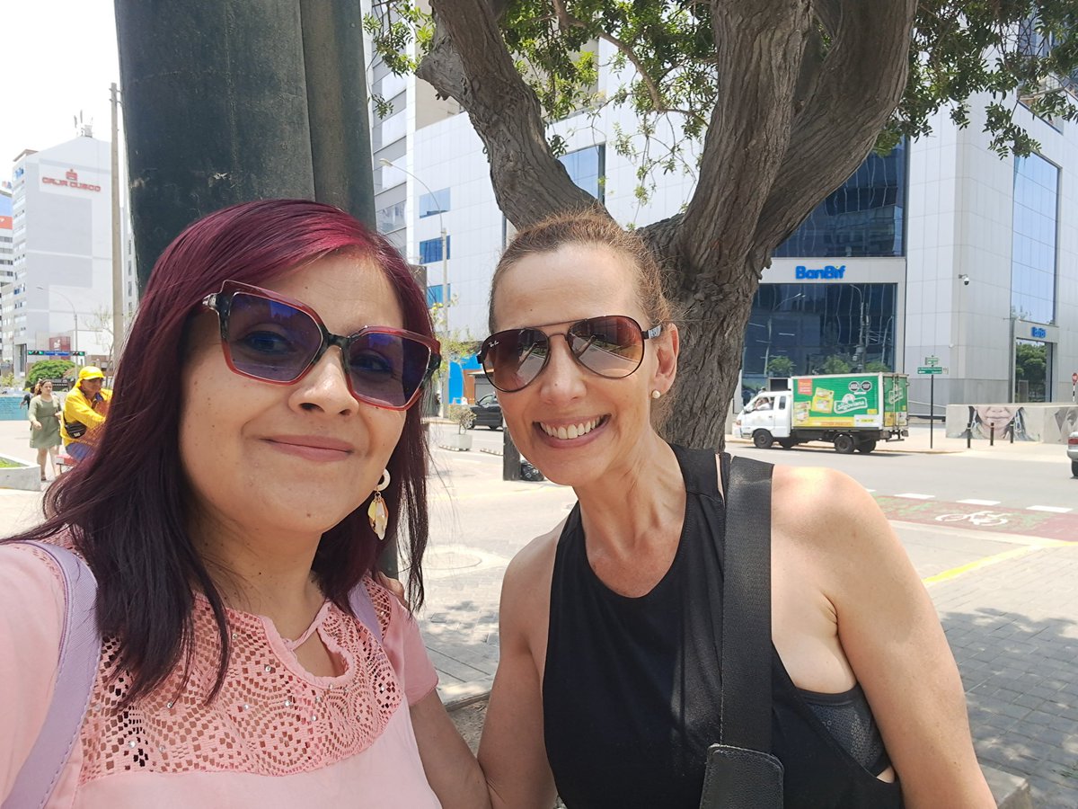 apsidalkat's tweet photo. Con @LalyGoyzueta
Ya tocaba reencontrarnos. Ya tocaban los #Muffits
Siempre es un placer verte mi querida amiga https://t.co/X18ZZA4eYY