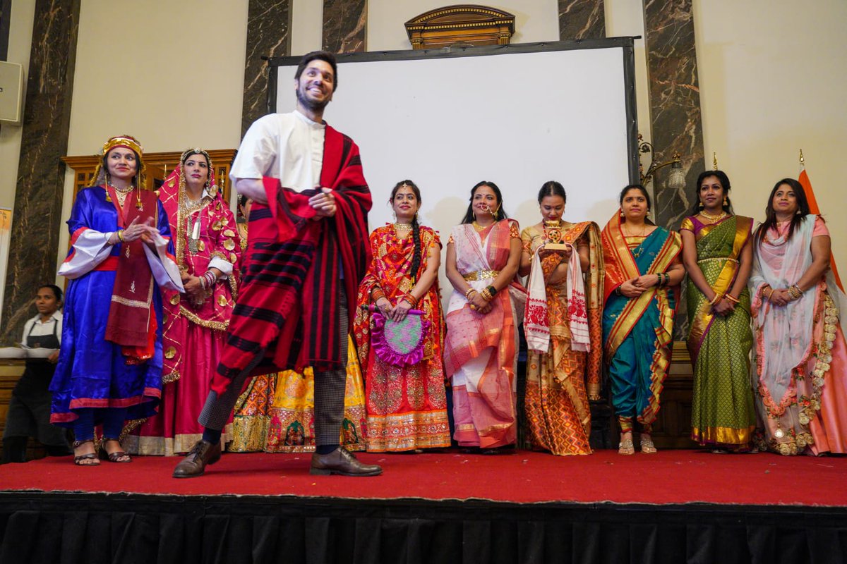 CGI_Bghm's tweet photo. India🇮🇳 is known for its diversity!! A colourful and vibrant display of our regional ethnic wear. Enthusiastic members of Indian diaspora volunteered to showcase their heritage presenting the best attires of their states at the #RepublicDay celebrations.
@HCI_London @MEAIndia https://t.co/Ryj5HdpSkW