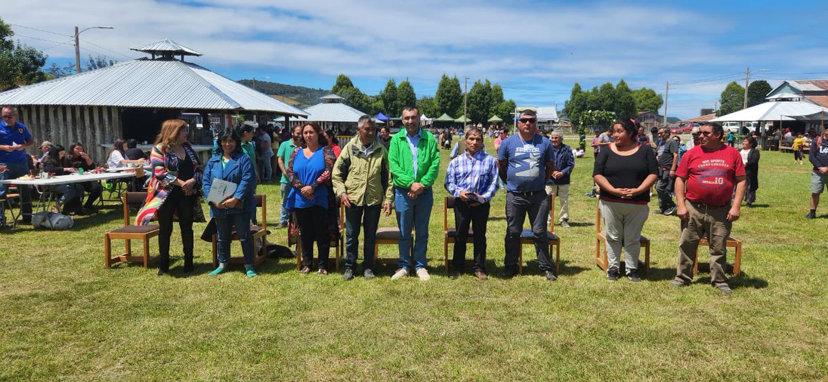rrppcastro's tweet photo. Dirigentes vecinales y la comunidad, junto al alcalde Juan Eduardo Vera, inauguraron la Fiesta Costumbrista de Isla #Quehui, la que se realiza en el sector de Los Ángeles, hasta donde navegaron masivamente turistas nacionales y extranjeros. https://t.co/ENQoqoOJtQ