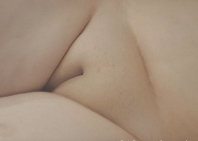 mswaterfall22's tweet photo. Hairy or shaved?? https://t.co/9JcWJDBcEs