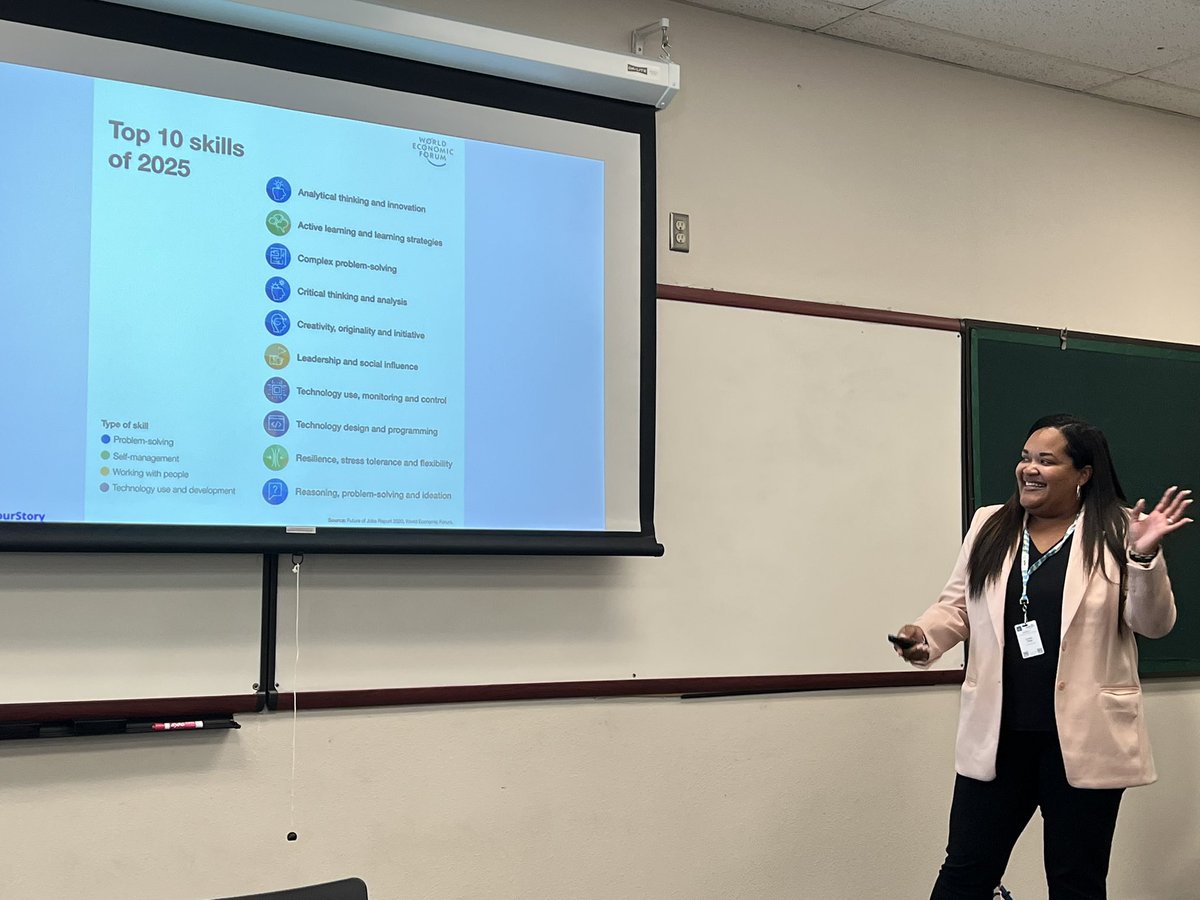 Listening to my friend and colleague <a href="/lynettewsocial/">Lynette White</a> share about leading with social influence at the #ACSA17 conference. Follow her to learn how to Tell Your Story through social media!