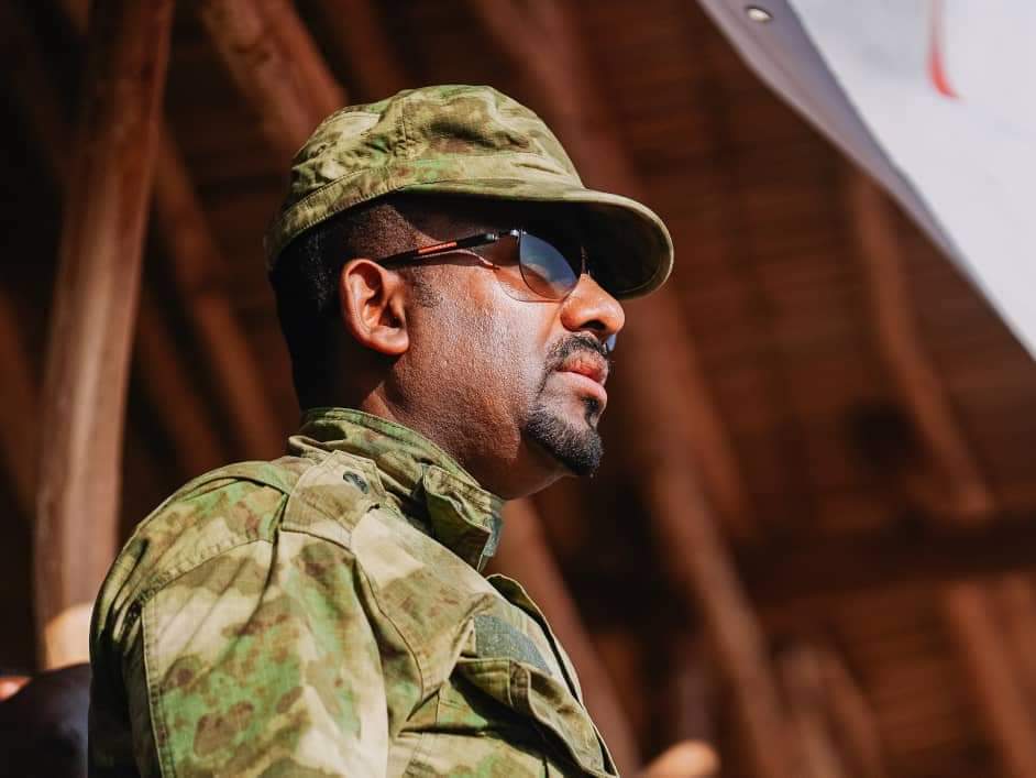 ከመደመር እስከ ኦሮሙማ ሲኖዶስ ! 

ከህጻናት እስከ አዛውንት ፣ ከገጠር እስከ ከተማ ፣ ከሙስሊም እስከ ኦርቶዶክስ መላው ኢትዮጵያዊ ሊባል የሚችልን የህዝብ ድጋፍ አሽቀንጥረህ ጥለህ ብሄርህ ውስጥ ለመወሸቅ አቢይ አህመድን መሆን አለብህ።