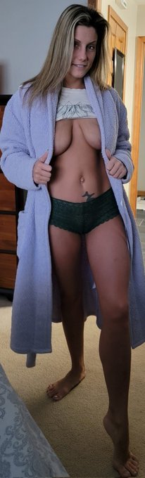 I'm spending my Saturday all comfy 😉 https://t.co/sFKjDMohIl<a href="/tag/swamphottie"class="tags"><span>#swamphottie</span></a>