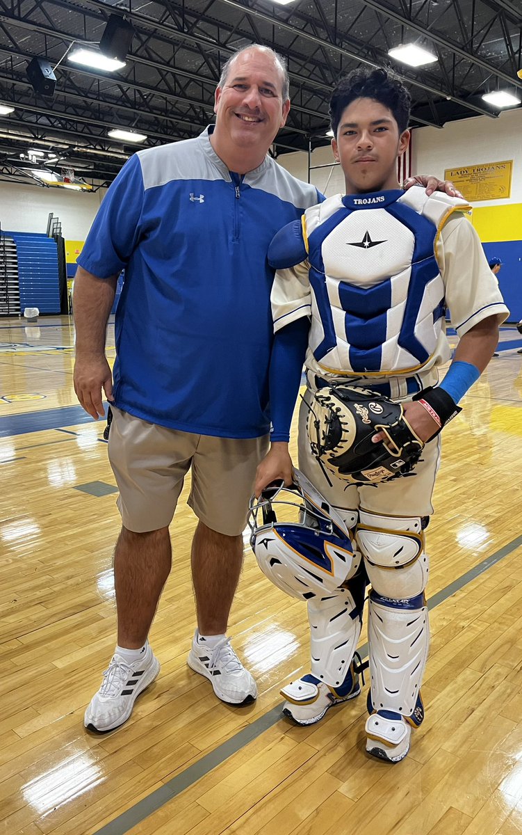 mamedina8's tweet photo. WSG @ALLSTARSPORTS @MichaelCantu_7 #BleedIT🔵🟡 https://t.co/fpuc8R9UMw