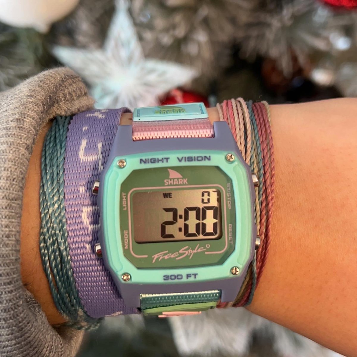 freestyle_watch's tweet photo. - your new favorite way to tell time ⚡⏰✌️   
🦈: Sea Glass
📸: @anna.bratten 

_
#pastels #pastelaesthetic #dailywatch #myfreestylewatch #summerstyle #retroaesthetic #swimwear #styleinspired #watchgeek #wearthisnext #watchlover #instagood  https://t.co/fdWa5ORc7X https://t.co/2B3Lc4xK28