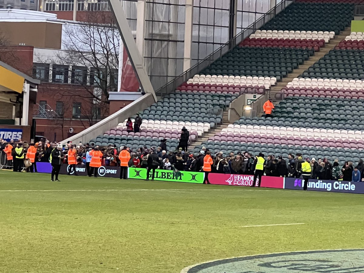 cswminty's tweet photo. @FreddieBurns I’ve never seen a player so loved by the fans, the queue of supporters to see Fred after the final whistle was the entire perimeter of the Welford road pitch….. and he saw everyone with a smile and kind words. Thank you for being you #tigerlegend https://t.co/4vHXMmFfe5