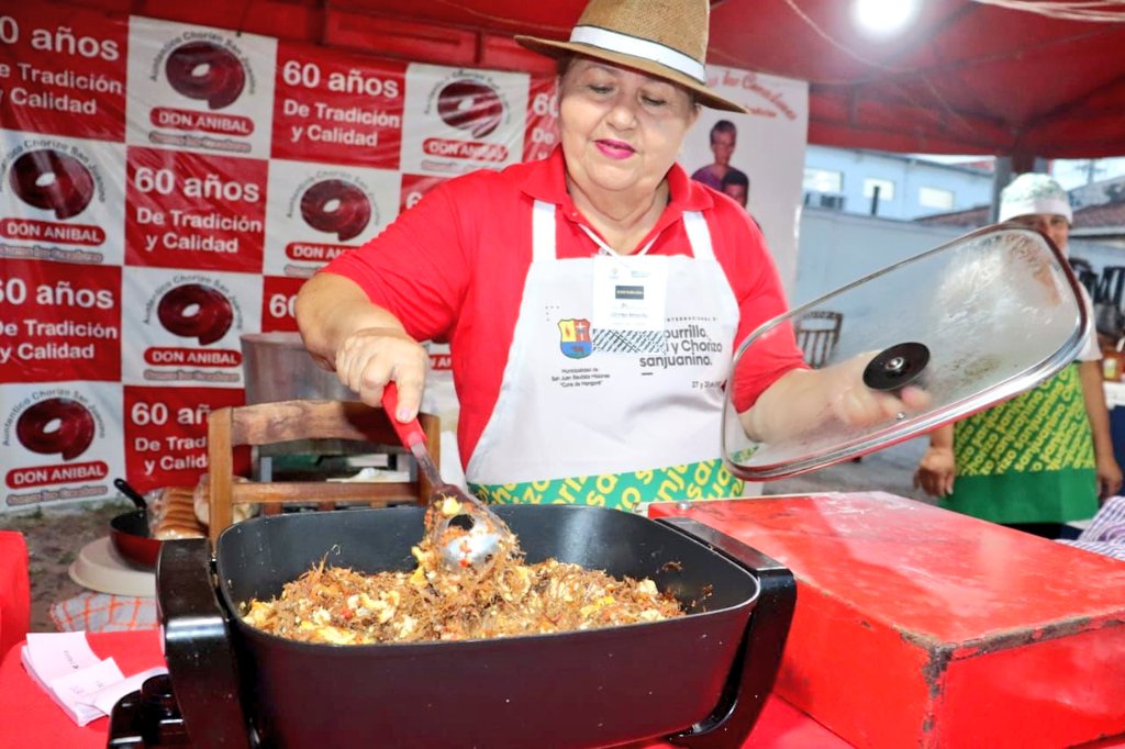 📌🥓🍹💯🇵🇾 Con mucho brillo se desarrolla el "festival del batiburrillo, siriki, y el chorizo sanjuanino", importante fiesta de la ciudad de San Juan Bautista, capital del departamento de Misiones.