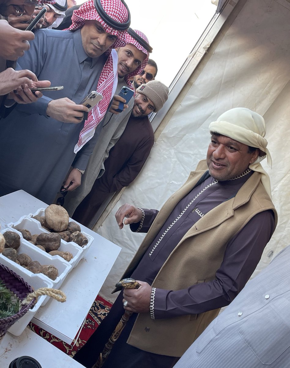 صور متنوعه لزوار فعاليات 
 #مهرجان_الفقع

وقد شرف المهرجان 
زيارة الدكتور : خالد الزعاق