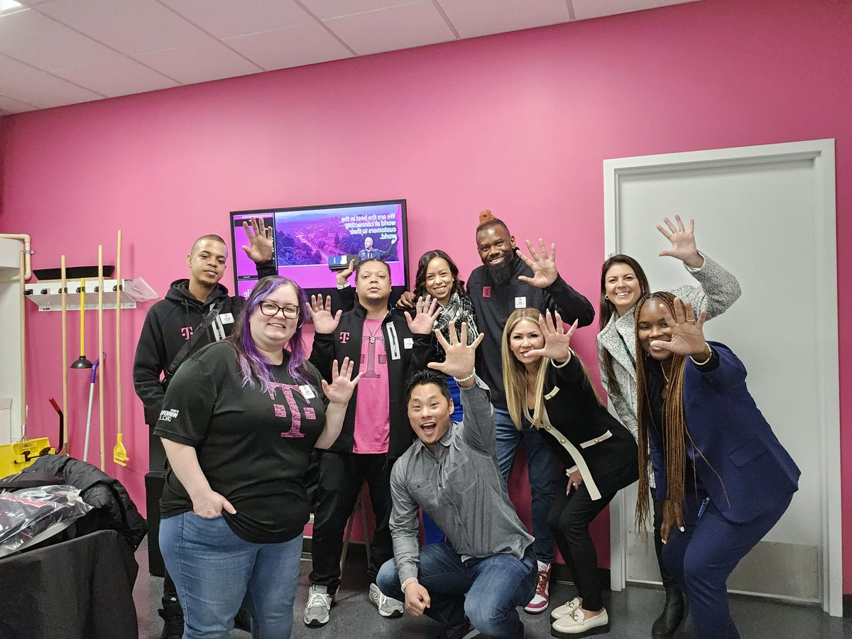 Had some visitors in town, and <a href="/s1mplk/">s1mplk</a> and the gang absolutely SHOWED UP. Big things to come 2/1!! 
#Workflow
#SquadGoalsAchieved
#SamsungxMagenta
