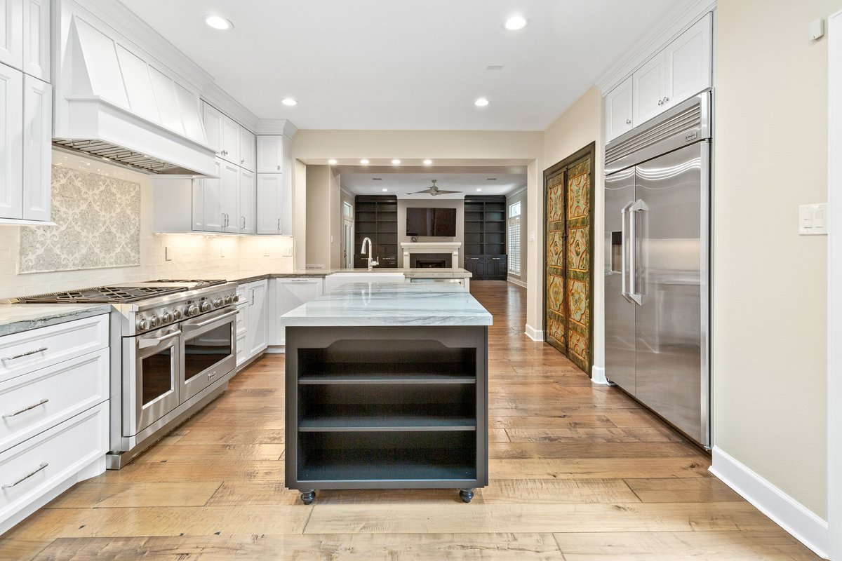 SCMDESIGNGROUP1's tweet image. Designing a kitchen with classic accents? Look no further! Use timeless pieces like marble countertops, white subway tile, and brass fixtures to create a beautiful space that will stand the test of time. #kitchendesign #classykitchen #timelessstyle