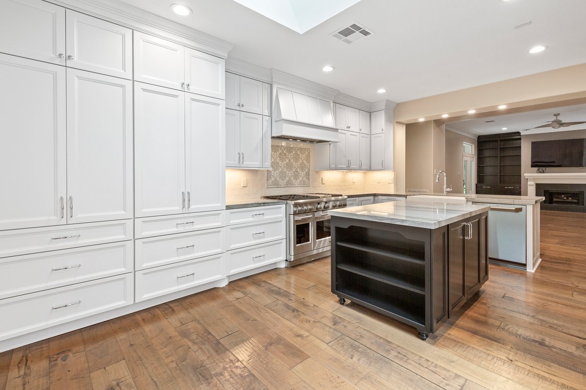 SCMDESIGNGROUP1's tweet image. Designing a kitchen with classic accents? Look no further! Use timeless pieces like marble countertops, white subway tile, and brass fixtures to create a beautiful space that will stand the test of time. #kitchendesign #classykitchen #timelessstyle