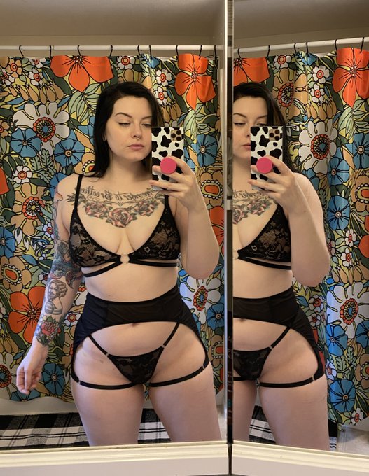 I need a lingerie daddy to buy me more new lingerie 🥺 I look soooo pretty in lace 💘 https://t.co/S6A