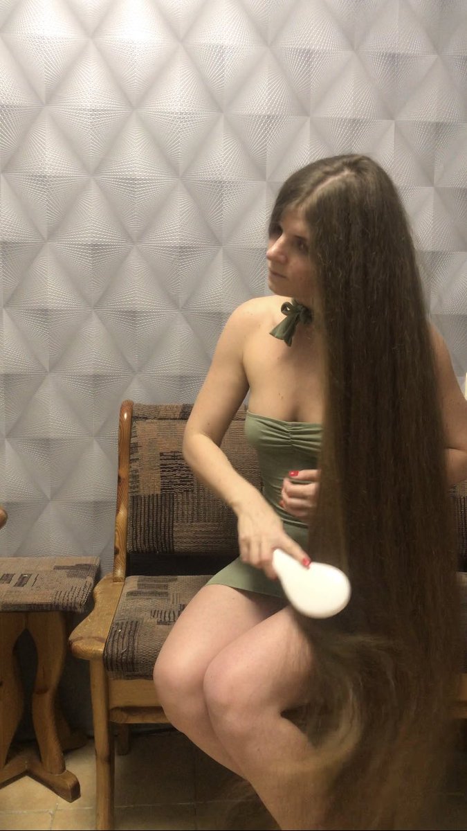 sofafetish's tweet image. #sofafetish #hairbrushing #longhair #Rapunzel