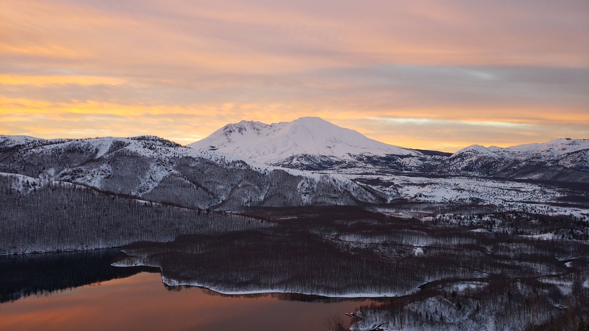 ForestServiceNW's tweet photo. Whether it's lush, ultra-green forests or deep, fresh snow you're looking for, the Pacific Northwest has got you covered! https://t.co/L0GoeiwtU6