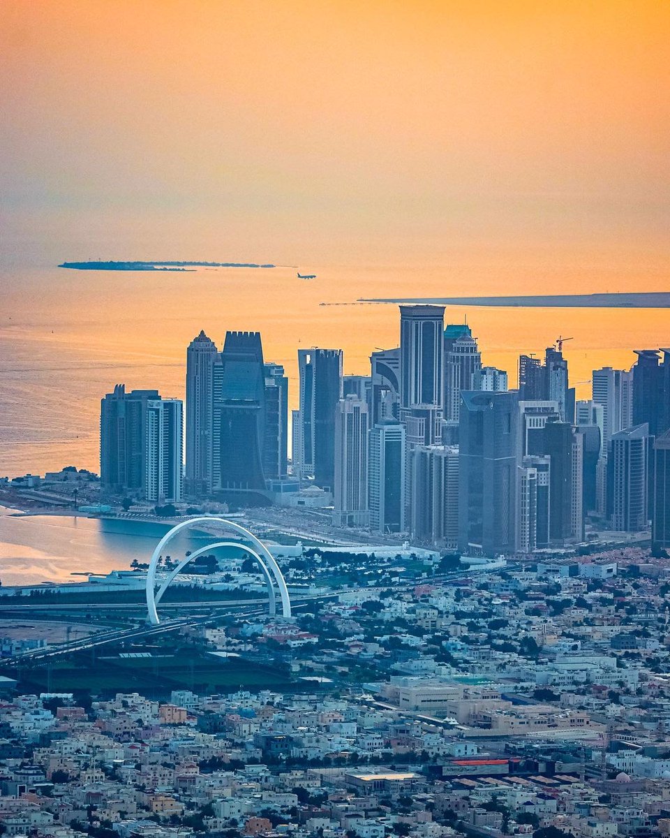 AljazeeraDoc's tweet photo. الجزيرة الوثائقية تتمنى لكم يوما سعيدا 📷: @nashplateful

شروق الشمس من مدينة الدوحة عاصمة دولة قطر وأكبر مدنها.

وفي معاجم اللغة العربية، تعني الدوحة الشجرة المتشعبة ذات الفروع الممتدة.

#وراء_كل_صورة_حكاية https://t.co/wswqphbT23