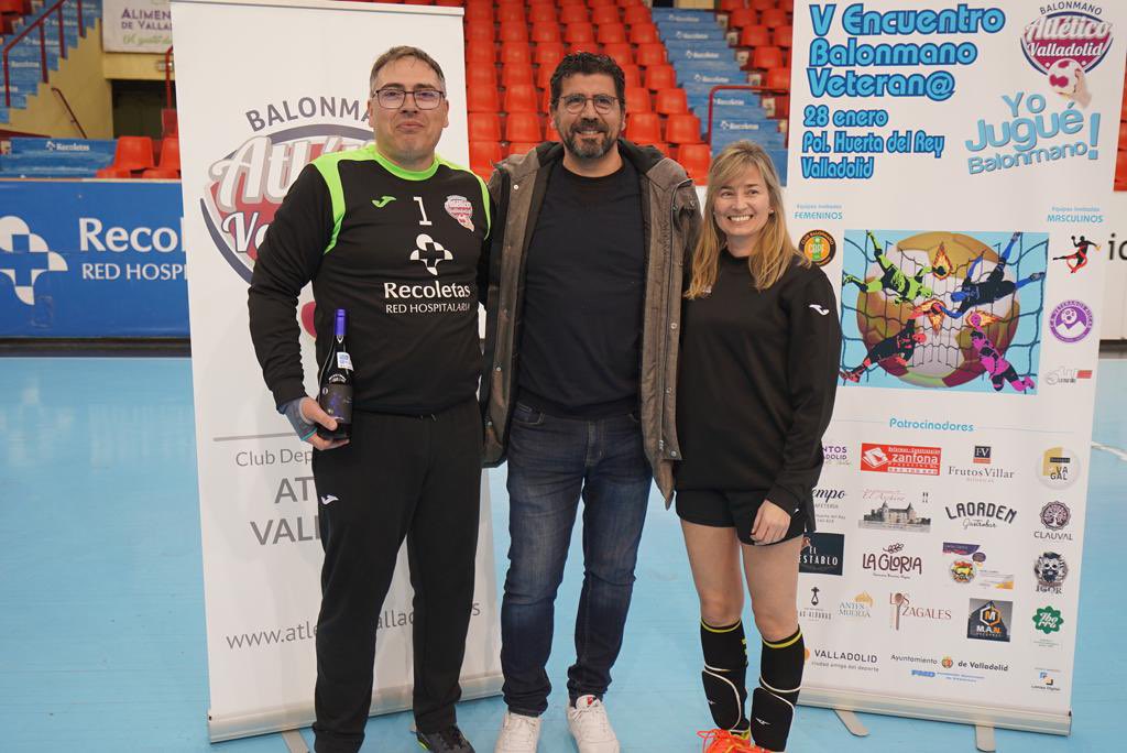 DavidBrookpro's tweet photo. Apoyando al deporte en todas las categorías y en todas las edades. Encuentro de Balonmano Veteranos @atlvalladolid “Yo jugué” 130 deportistas de diferentes provincias. Un ambiente extraordinario en Huerta del Rey. #DeporteDeValladolid https://t.co/tsqBG8j13M