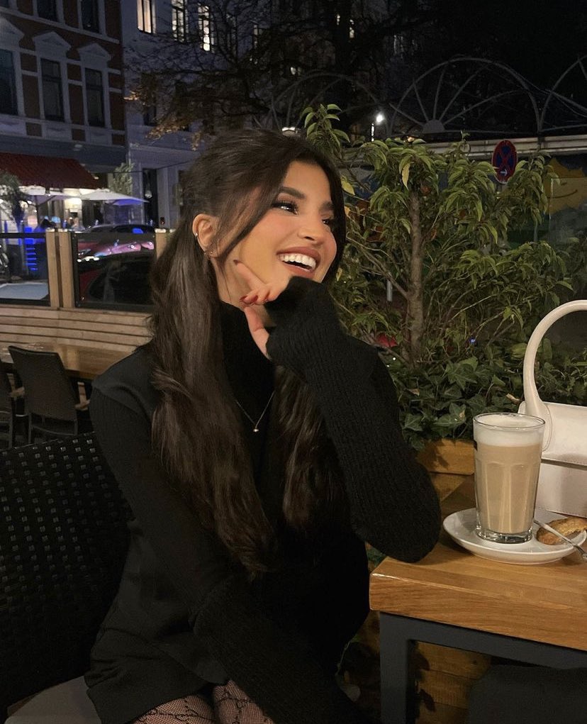 Cherche | Recherche RPDM.

Bonjour, 

Nouvelle ici, j’aimerais développer mon personnage sur cette plateforme. Je suis à la recherche d’interactions en tout genre, pouvant déboucher sur un lien ou un rp dans le futur.

♡ Pour un follow / dm.
↺  Pour la visibilité.