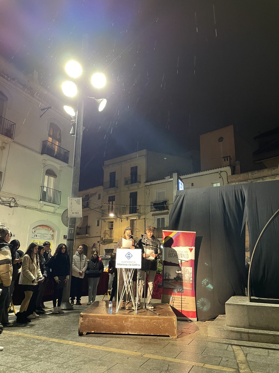 llorenst's tweet photo. Avui commemorem el Dia Internacional de l'#Holocaust i de prevenció de crims contra la Humanitat. Gràcies als i les joves de la ciutat per la vostra participació #maimesfeixisme https://t.co/yyoyJP7NBr