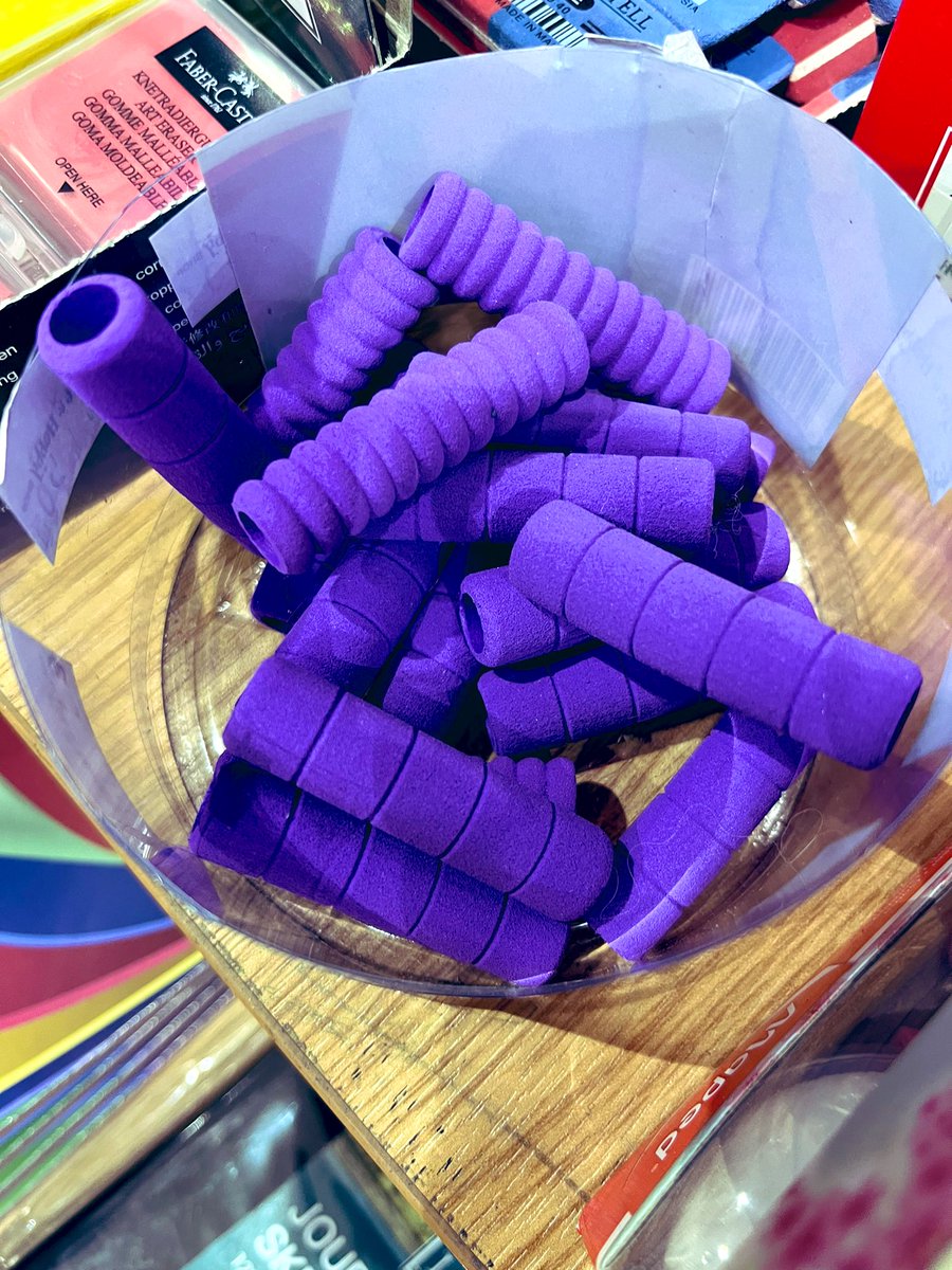 Merrill_Bee's tweet photo. So funny to think there are people who never knew the joy of these 🤣 https://t.co/TFBlbwqTGx