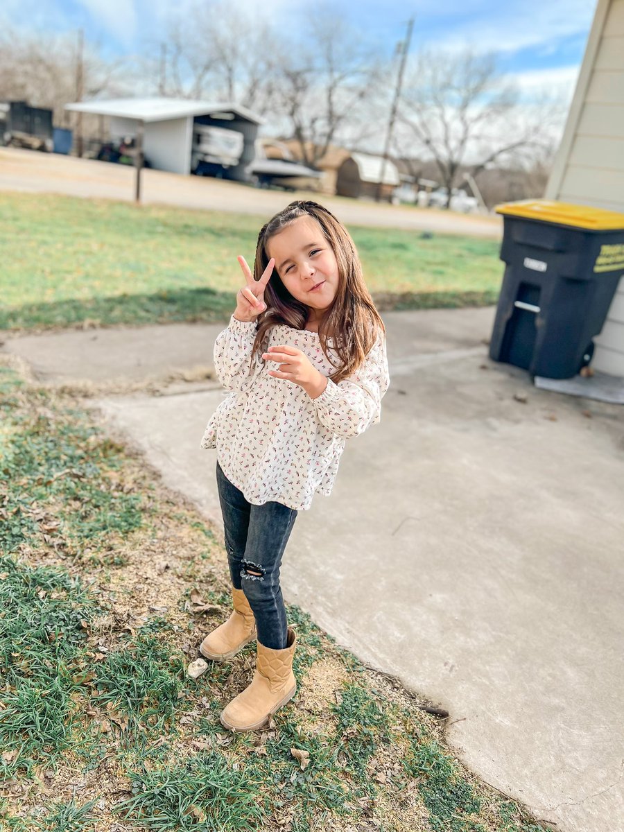 kayla_113's tweet photo. This girl is ready for her FOURTH birthday party weekend ❤️ Today Chuck E Cheese and tomorrow Great Wolf Lodge for a couple of days! Love celebrating my girl!! https://t.co/ihzckEuJqj