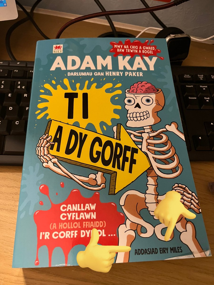 Daniellehitt's tweet photo. Mor hapus i gael hwn trwy’r drws! Edrych ymlaen at ddarllen a dysgu! 
Mor browd ohonot ti @EiryMiles!  

@amateuradam @RilyBooks https://t.co/AZOePlbipr