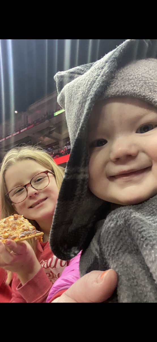 nyesha44's tweet photo. 🍕 + 🏀 #OnWisconsin https://t.co/MVn69XYCo4