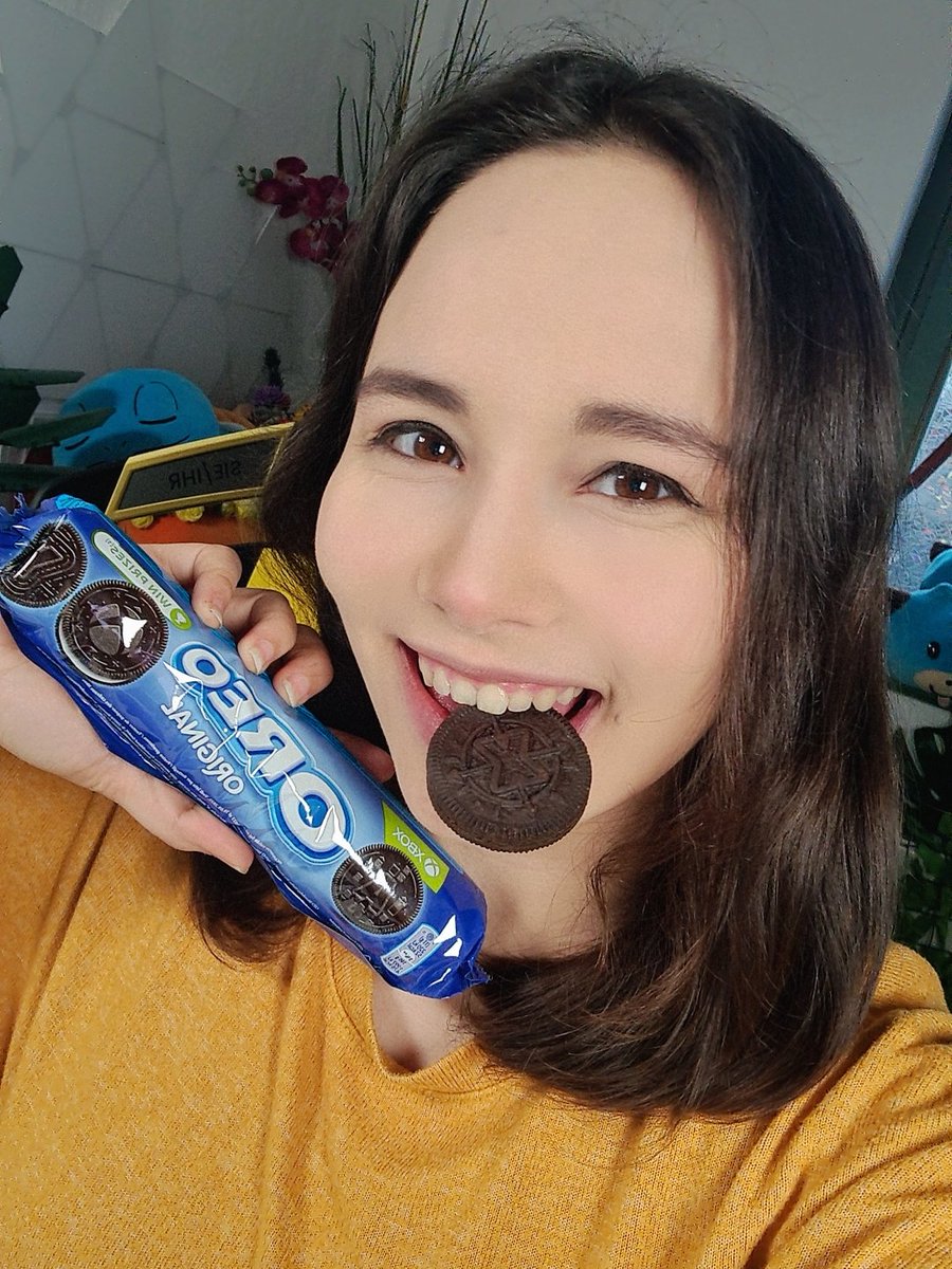 AlohaLenaAhh's tweet photo. ~Werbung~
Vor ein paar Tagen habe ich eine kleine Süßigkeit von @XboxDACH und Oreo zugeschickt bekommen!
Mit den Xbox-Oreo Keksen könnt ihr mit etwas Glück bis zum 24. April sogar einige coole Preise gewinnen!
#OREO #Xbox #stayplayful #AreYouReadyToPlay https://t.co/Y6FfEDFLnO