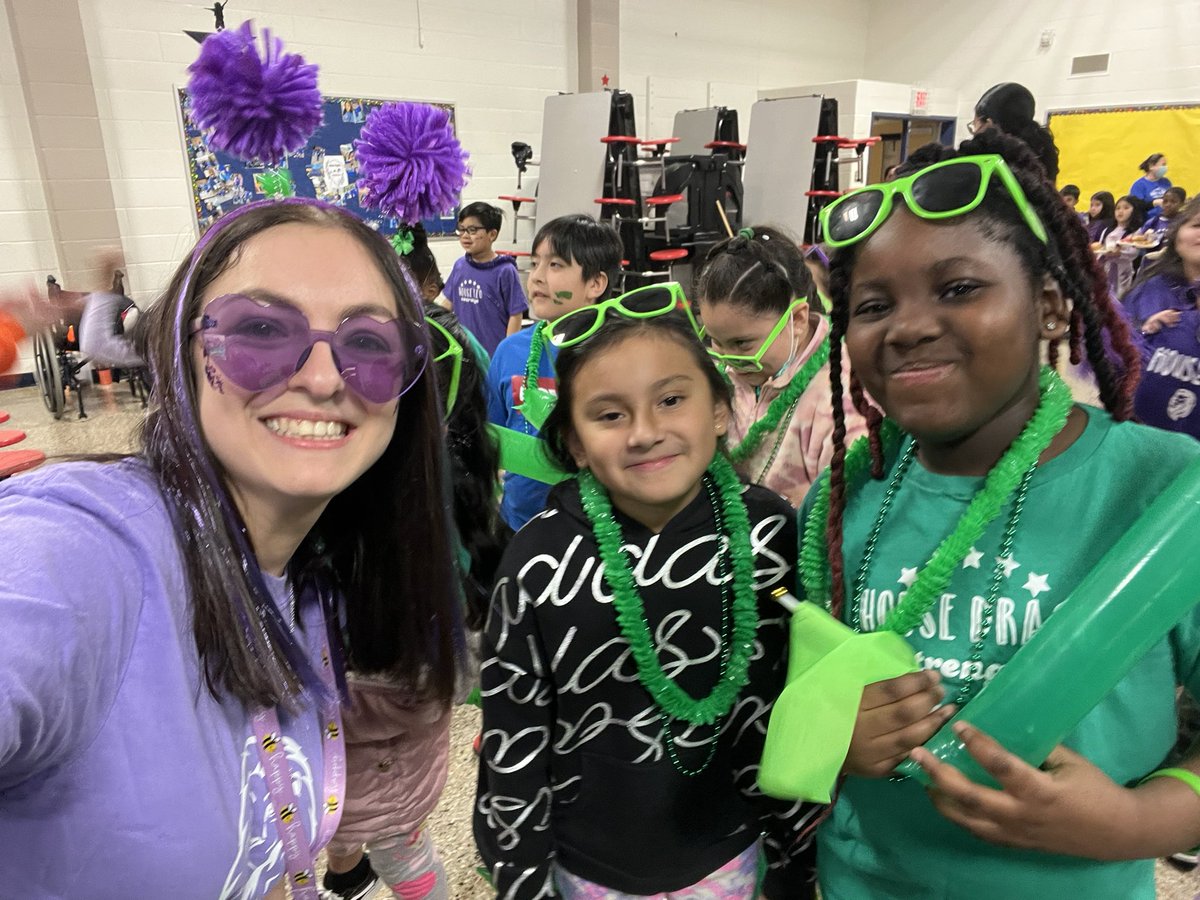 misskdewar_'s tweet photo. Assembly days! Way to go House Leo for winning this quarter!💜💜💜 https://t.co/yPP8gq1YaK