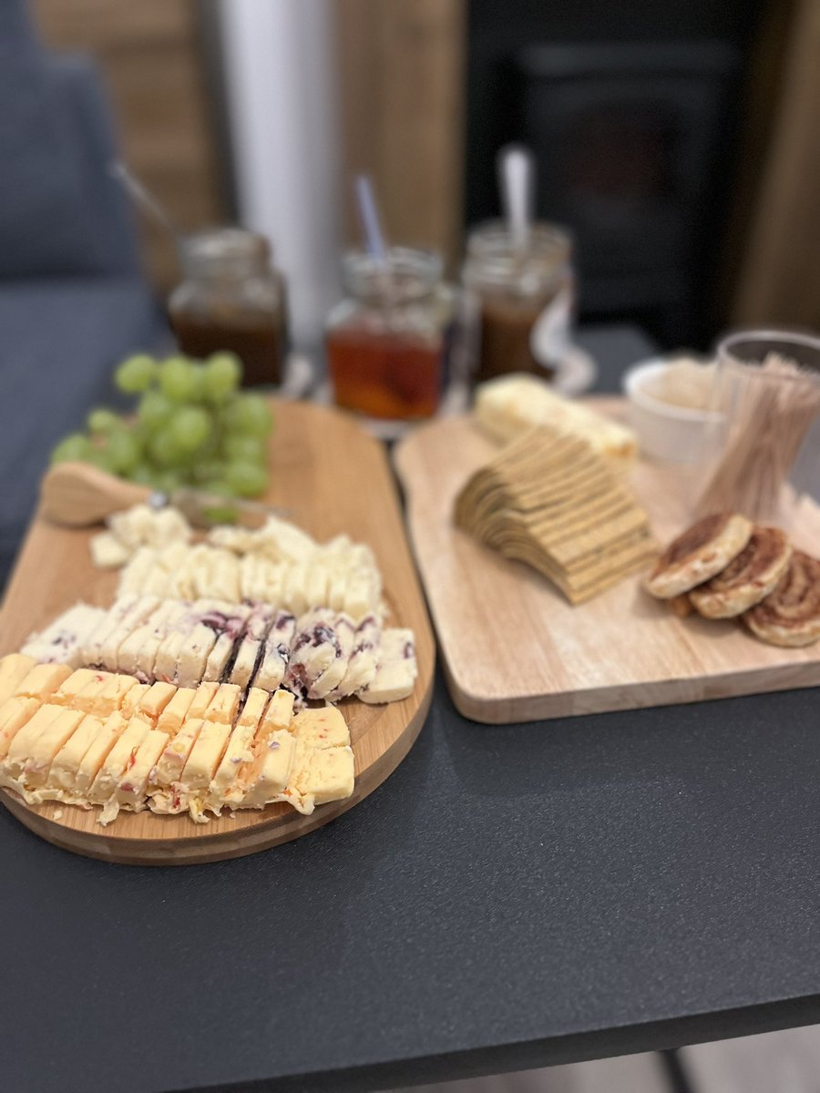 SM4cK84's tweet photo. Cheeky cheeseboard night tonight 🧀 😋 🍻 https://t.co/7SC1NYlv84