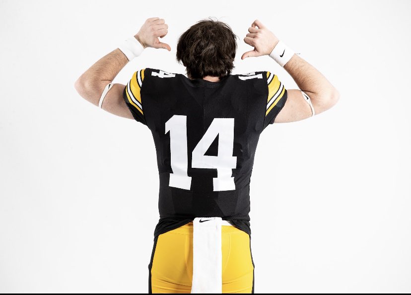 TommyPoholsky14's tweet photo. I am so excited to announce that I will be COMMITTING to the University of Iowa to further my athletic and academic career! Thank you dad and thank you God! @CoachMVP08 @CSAPrepStar @TylerBarnesIOWA @Iowa_Recruiting @BlairASanderson @TheIowaHawkeyes @CoachBFerentz @spauldingiowa https://t.co/8MUnHAJHj3