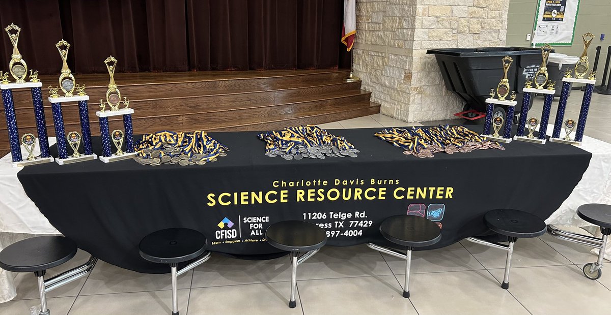 Texas_Aggie_00's tweet photo. First #ScienceOlympiad in the books with @CFISDScience 💚!  #RoadScholar #WriteItDoIt #CFISDspirit 💛💙💜 https://t.co/33WhgR9rcZ