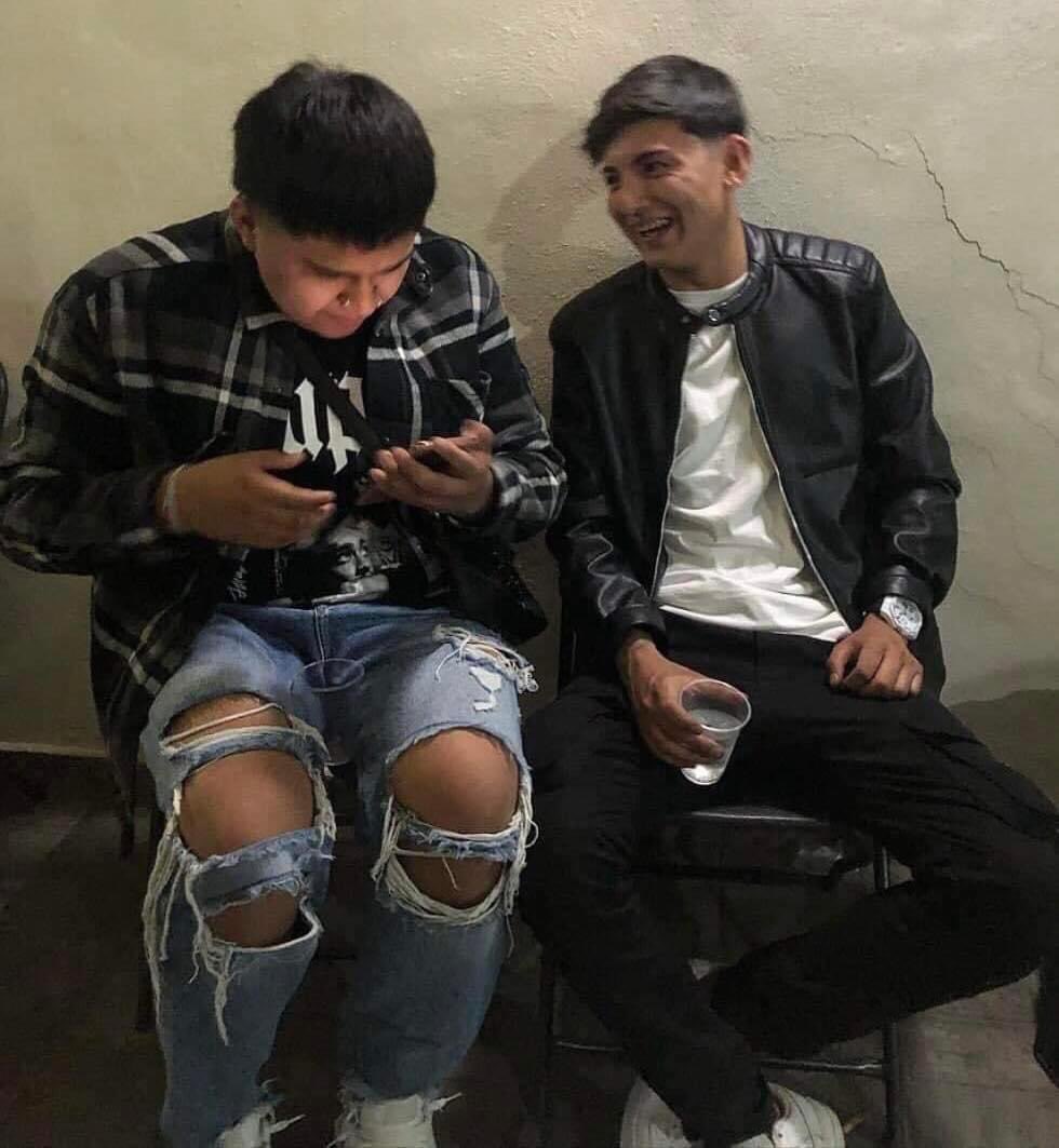 BorrachosVIP's tweet photo. Yo viendo cómo terminan a mi compa por ir a pistear conmigo JAJAJA https://t.co/FaO23vVU8E