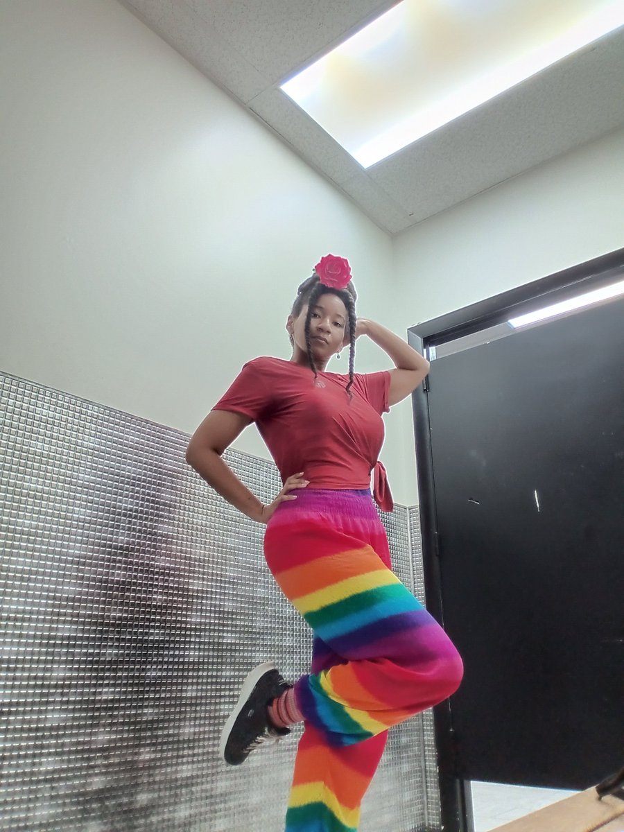 MeccaAlim's tweet photo. Taste the rainbow 🌈 🥺🥺💝 #bohostyle #planetfitness #selfie #artistsontwitter #artist https://t.co/WMecpLBZKr