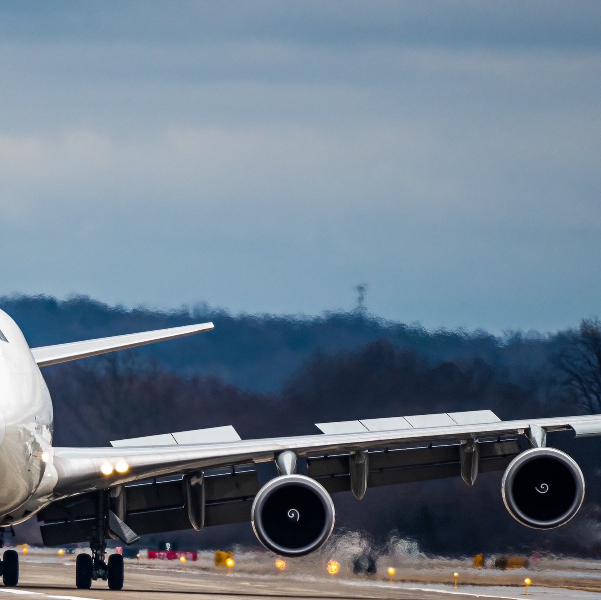 jmrutl01's tweet photo. Not your everyday approach....
Strong westerly winds mean crosswind runway ops. That's exactly what happened this Wednesday leading to this photo opportunity.
#N577UP arriving from SJU on 29 as flight #UPS327 on 1/25/2023
#avgeek #worldport #upsairlines https://t.co/nySZpOcZZX