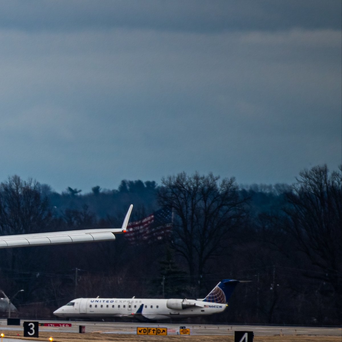 jmrutl01's tweet photo. Not your everyday approach....
Strong westerly winds mean crosswind runway ops. That's exactly what happened this Wednesday leading to this photo opportunity.
#N577UP arriving from SJU on 29 as flight #UPS327 on 1/25/2023
#avgeek #worldport #upsairlines https://t.co/nySZpOcZZX