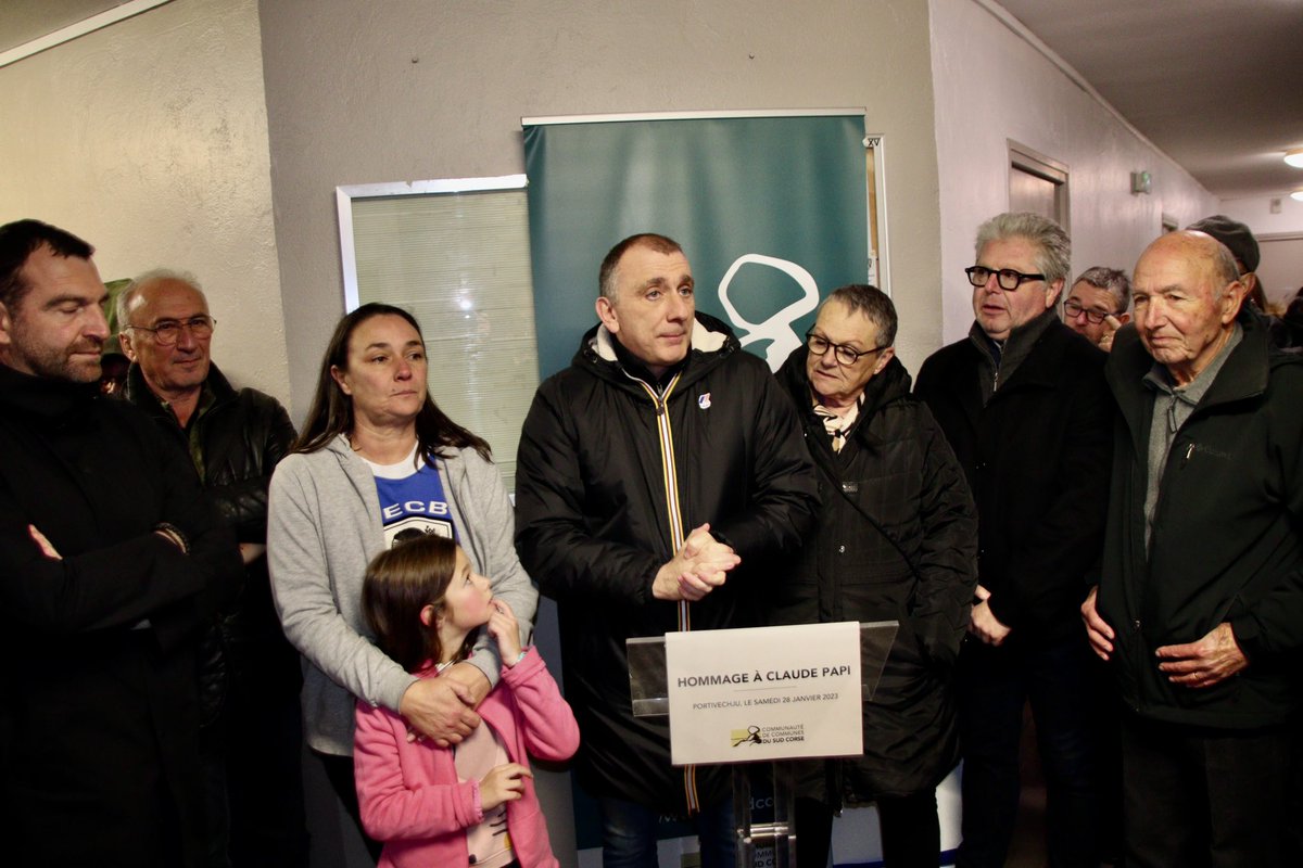 JC_Angelini's tweet image. 40 anni fà… Claude Papi nous a quittés, un bien triste jour de 1983, et nous ne cessons depuis lors de perpétuer son exemple. En sa mémoire et parmi les siens, cette plaque dévoilée ce soir, au cœur du stade qui porte son nom à #Portivechju.