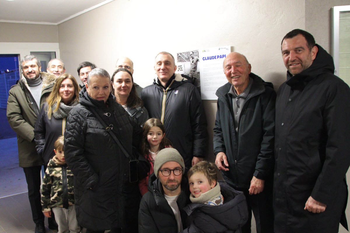 JC_Angelini's tweet image. 40 anni fà… Claude Papi nous a quittés, un bien triste jour de 1983, et nous ne cessons depuis lors de perpétuer son exemple. En sa mémoire et parmi les siens, cette plaque dévoilée ce soir, au cœur du stade qui porte son nom à #Portivechju.