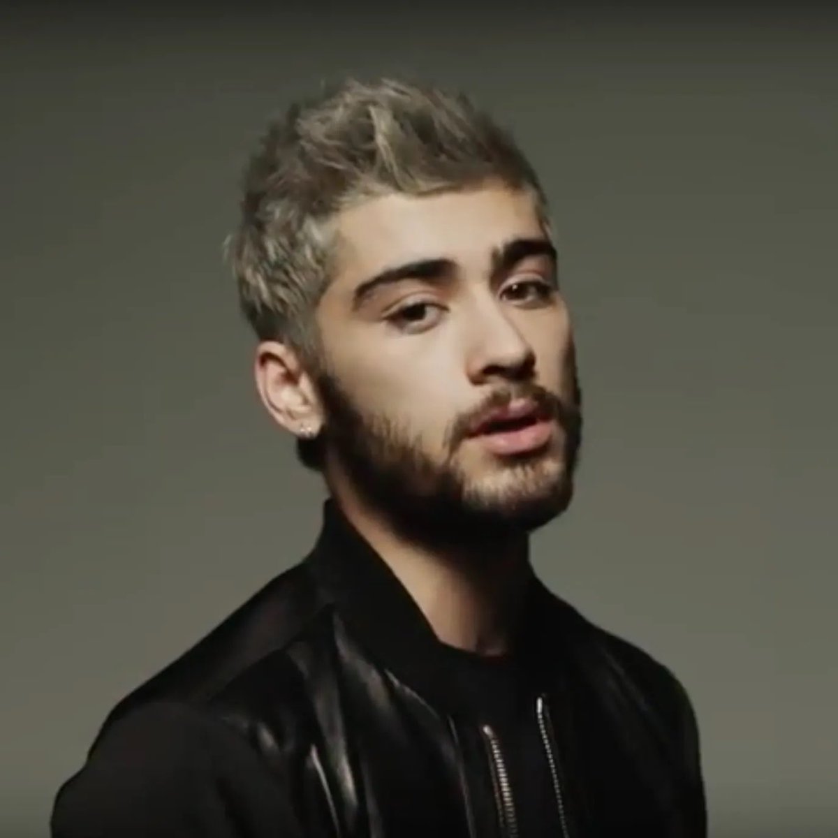PopBase's tweet photo. The single debuted at #1 on the Hot 100 &amp; UK Singles chart. Zayn became the first British artist to debut at #1 in the US with a debut single &amp; scored the 4th largest streaming opening week ever at the time. https://t.co/HUlgKJoECy